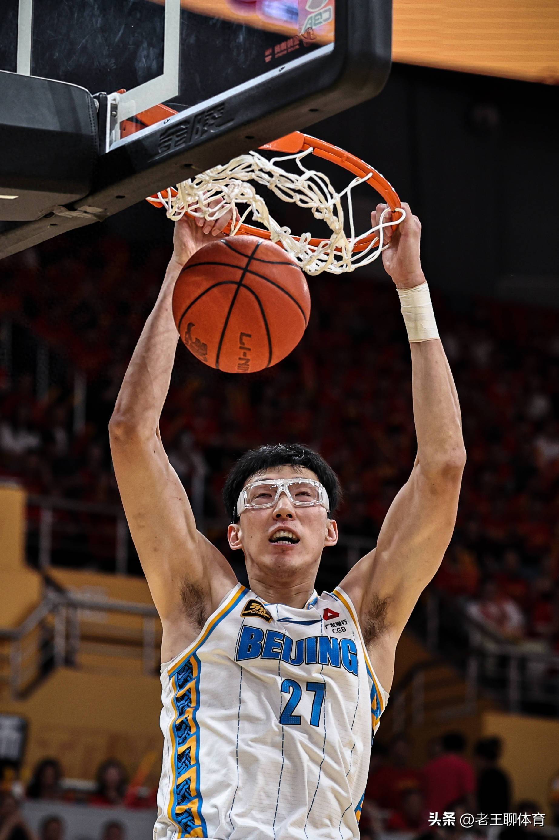 赛前广厦男篮调整名单以备CBA常规赛；绝杀压哨环节打磨；话题不断；数据趋势出现新变化的简单介绍