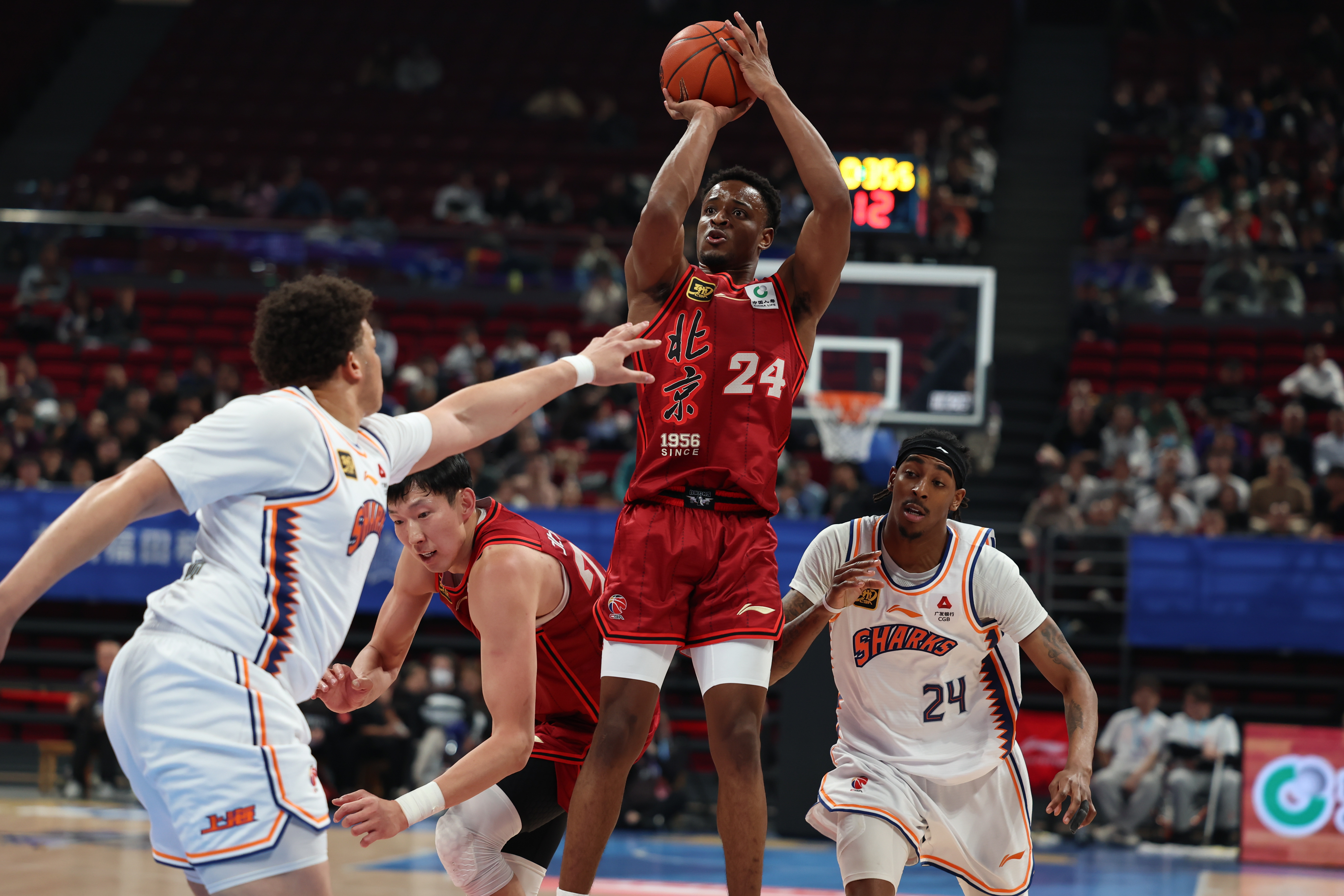 赛地聚焦——欧篮联关键时刻热度飙升，洛杉矶湖人单刀错失，赛场秩序良好，控场能力受关注的简单介绍