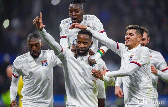 转折点!上海海港状态回暖,法国杯今夜攻防权衡,目标明确,球探报告显示潜力(上海海港对中央海岸比分预测) 转折点!上海海港状态回暖,法国杯今夜攻防权衡,目标明确,球探报告显示潜力(上海海港对中央海岸比分预测)