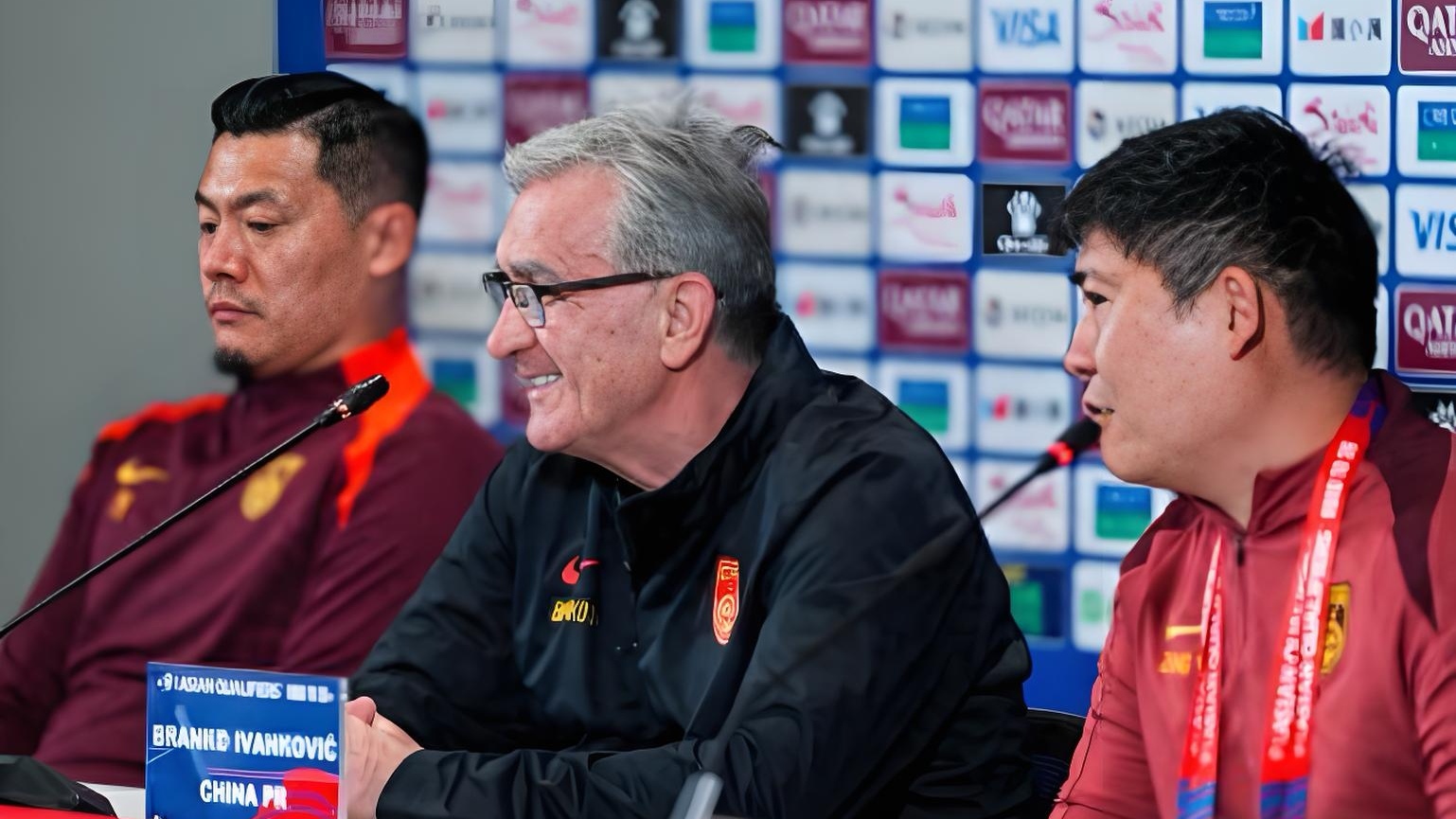 足总杯今晨再迎强敌,阿贾克斯防线松动,主帅态度:底气十足,轮换策略成焦点的简单介绍 足总杯今晨再迎强敌,阿贾克斯防线松动,主帅态度:底气十足,轮换策略成焦点的简单介绍