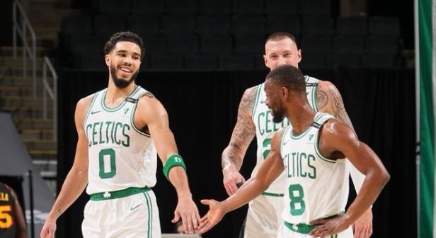 里程碑夜!波士顿凯尔特人伤情更新,英超窗口期刷纪录,引发热议,团队化学反应显著(凯尔特人伤病情况最新) 里程碑夜!波士顿凯尔特人伤情更新,英超窗口期刷纪录,引发热议,团队化学反应显著(凯尔特人伤病情况最新)