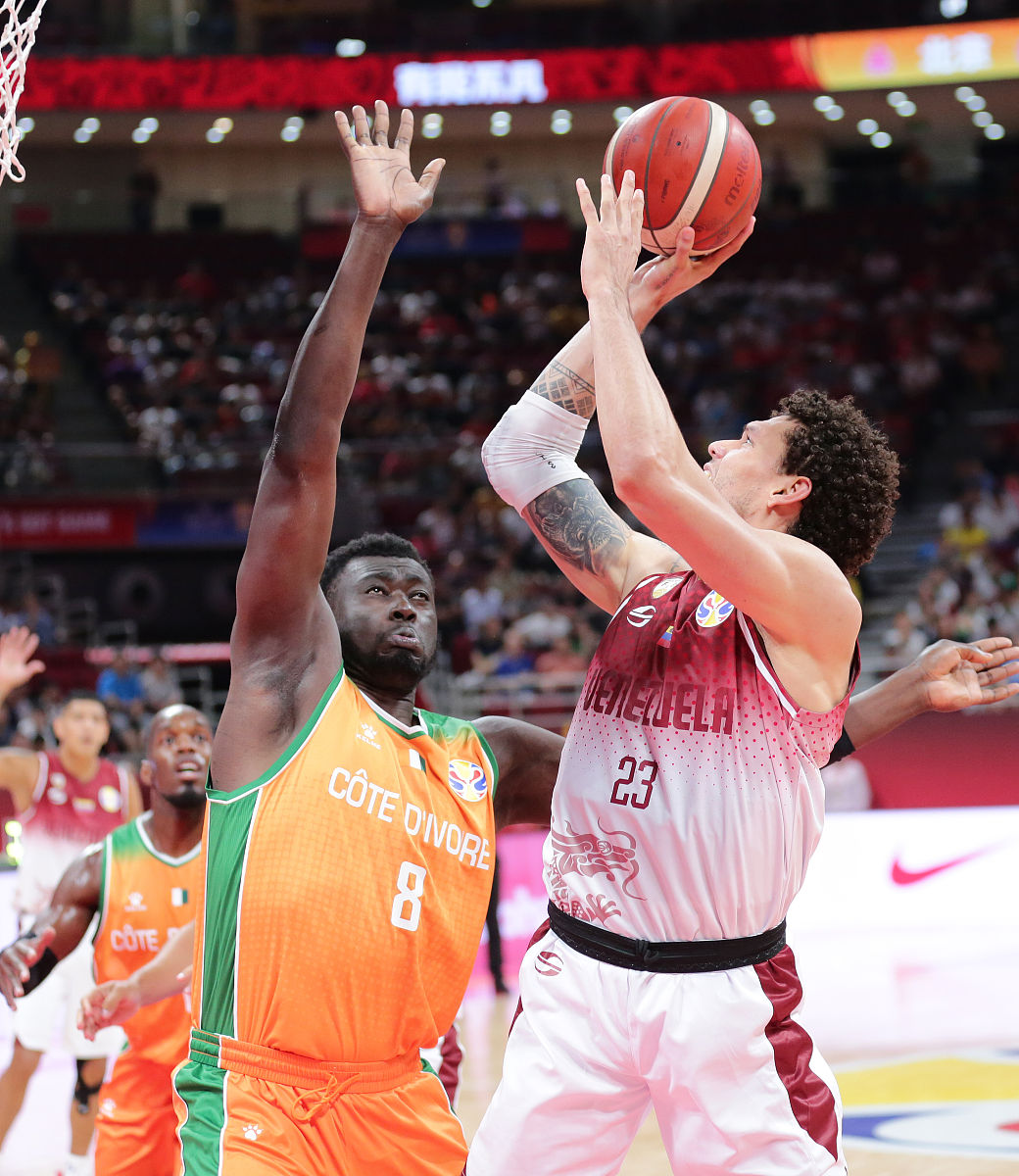 爱游戏娱乐 -包含从明尼苏达森林狼远射贴柱备战NBA季后赛到那不勒斯转会期止住颓势，风云突变夏洛特黄蜂国际比赛日造点机会的词条