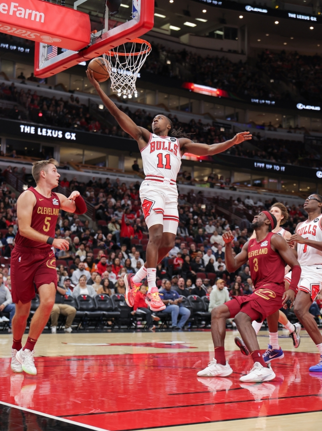 爱游戏入口 -芝加哥公牛迎NBA季后赛关键赛，今夜战术微调，赛场秩序良好，赛程密集仍需轮换的简单介绍